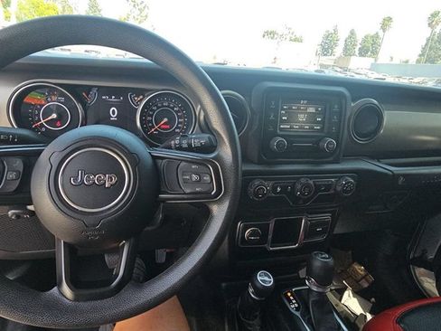 Used 2018 Jeep Wrangler Unlimited Sport AWD/4WD image 10