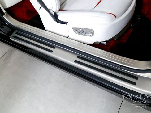 Used 2017 Rolls-Royce Dawn RWD image 28