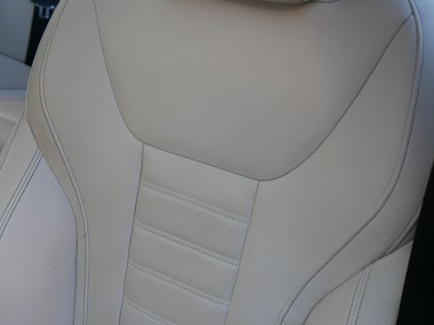 Used 2019 BMW 330i Sedan w/ M Sport Package RWD image 11