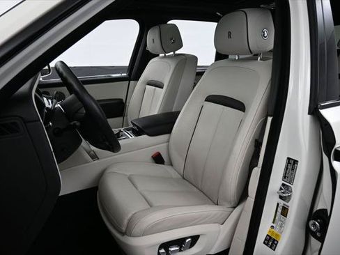 Certified 2022 Rolls-Royce Cullinan w/ Dark Exterior Package AWD/4WD image 5
