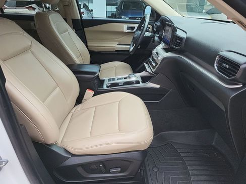 Used 2022 Ford Explorer XLT w/ Equipment Group 202A RWD image 27