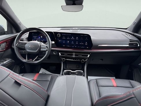 Used 2024 Chevrolet Traverse RS image 13