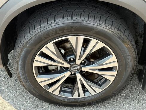 Used 2023 Nissan Rogue SV w/ SV Premium B Package AWD/4WD image 13