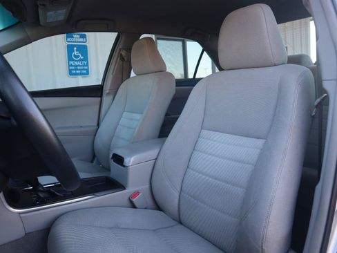 Used 2017 Toyota Camry LE FWD image 47