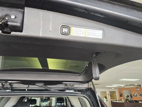 Used 2007 Cadillac Escalade ESV AWD w/ Information Package image 27