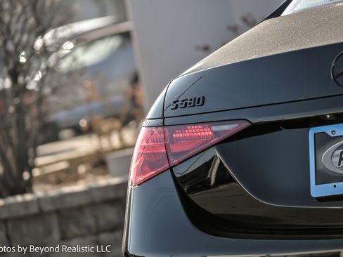 Used 2023 Mercedes-Benz S 580 4MATIC Sedan w/ AMG Line image 13