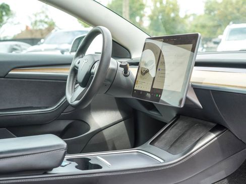 Used 2022 Tesla Model 3 Standard Range Plus RWD image 11