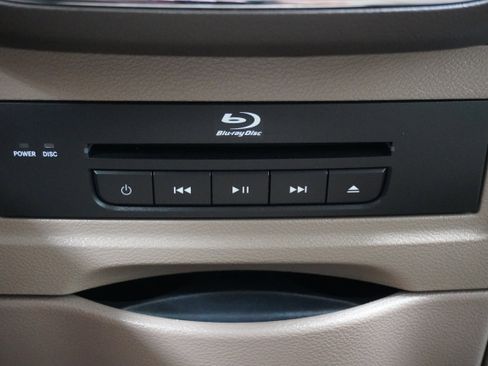 Used 2014 Chrysler Town & Country Touring-L w/ Driver Convenience Group image 22