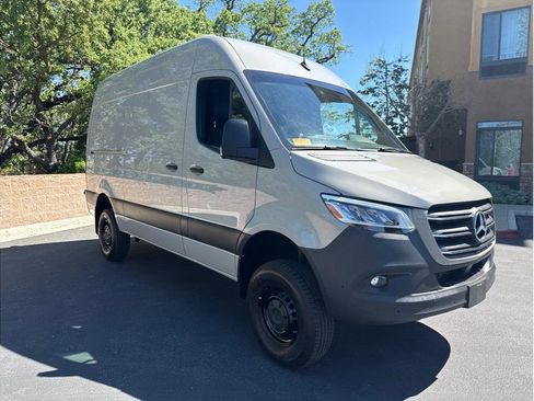 Used 2023 Mercedes-Benz Sprinter 2500 image 5