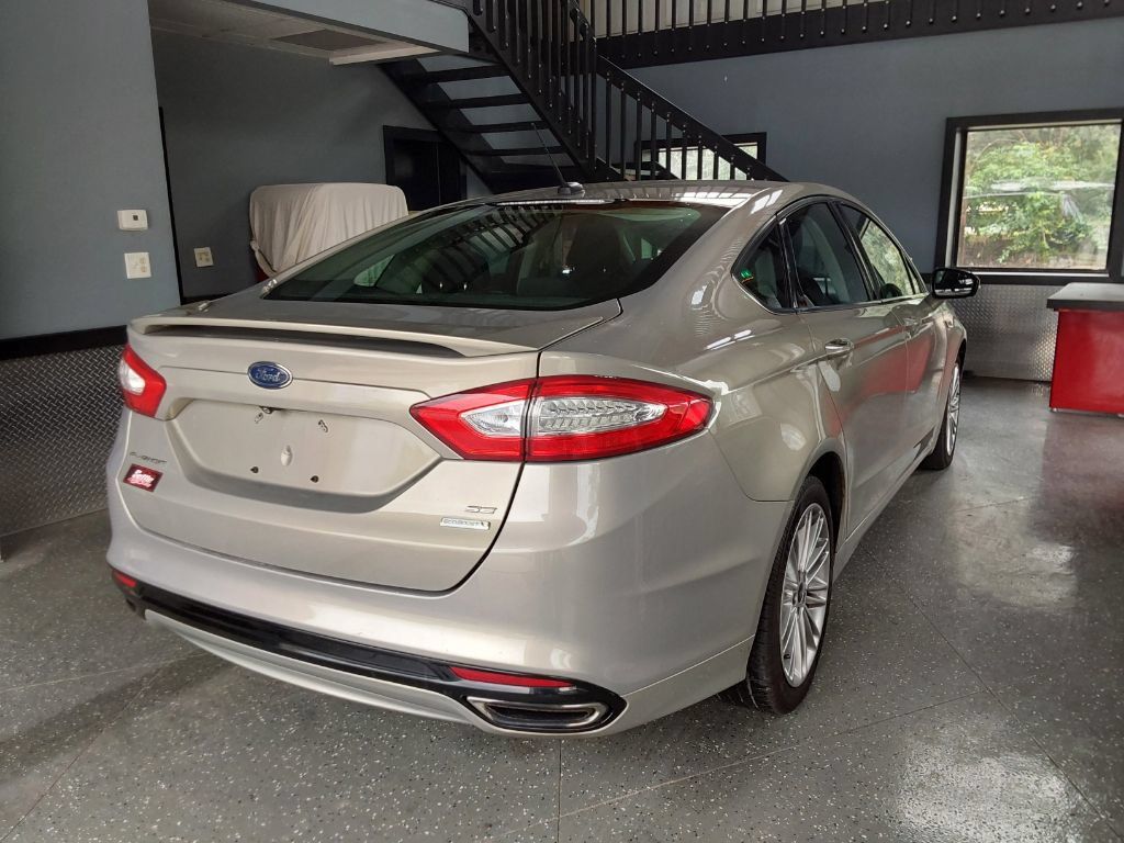 Used 2015 Ford Fusion SE w/ Equipment Group 201A FWD image 10