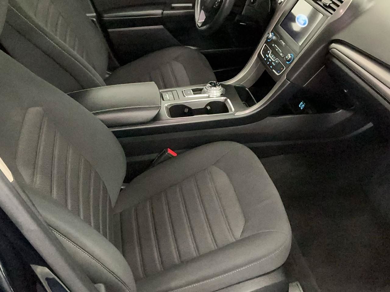 Used 2020 Ford Fusion SE FWD image 14