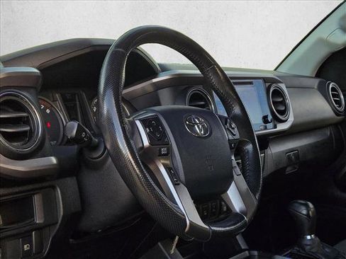 Used 2018 Toyota Tacoma SR5 image 10