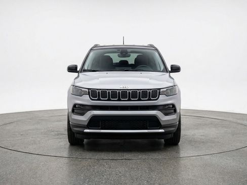 Used 2025 Jeep Compass Limited AWD/4WD image 2