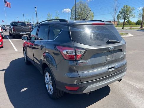 Used 2017 Ford Escape SE w/ Equipment Group 201A FWD image 6