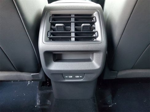 New 2026 Volkswagen Tiguan SE R-Line image 13