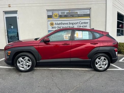 Used 2024 Hyundai Kona SE FWD image 2