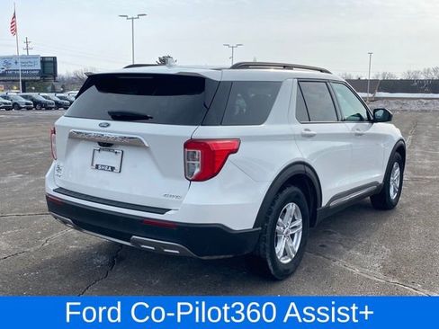 Used 2022 Ford Explorer XLT image 3