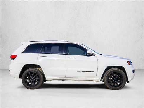 Used 2021 Jeep Grand Cherokee Laredo X AWD/4WD image 4