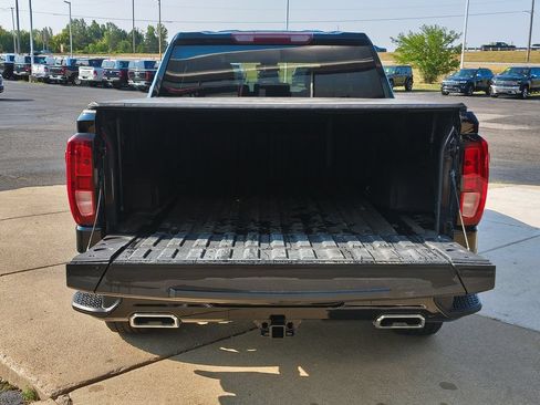 Used 2022 GMC Sierra 1500 Elevation w/ LPO, Elevation Black Package AWD/4WD image 9