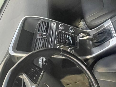 Used 2015 Volvo XC60 T5 Premier w/ Proximity Package image 11