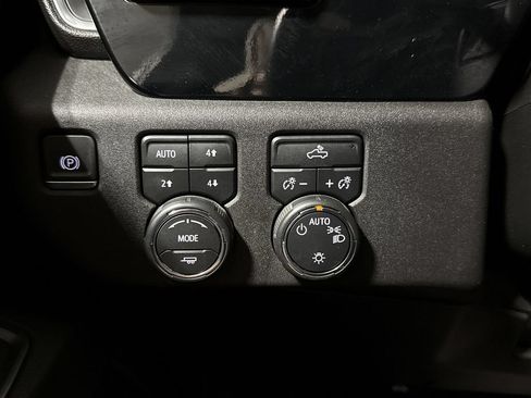 Used 2024 Chevrolet Silverado 3500 LT AWD/4WD image 17