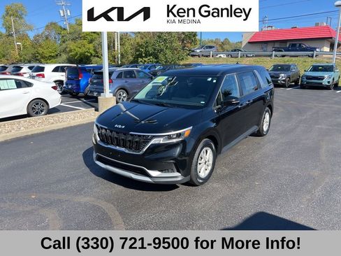 Certified 2024 Kia Carnival LX image 3