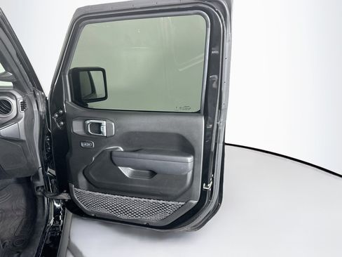 Used 2023 Jeep Gladiator Willys AWD/4WD image 30