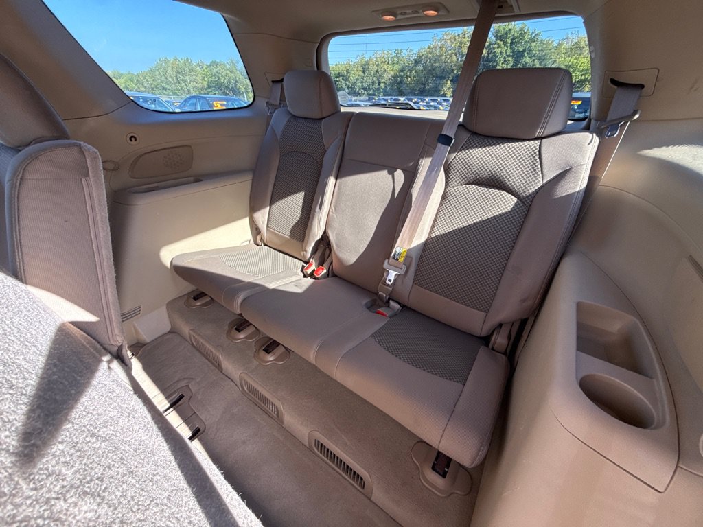 Used 2007 Saturn Outlook XE w/ Advanced Audio Pkg FWD image 11