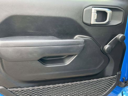 Used 2024 Jeep Wrangler Sport image 26