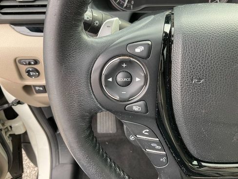 Used 2017 Honda Pilot Elite image 12