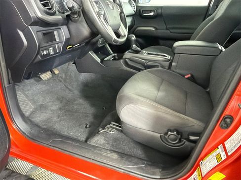 Used 2016 Toyota Tacoma TRD Sport image 10