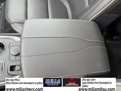 Used 2023 Chevrolet Traverse Premier w/ Redline Edition FWD image 17