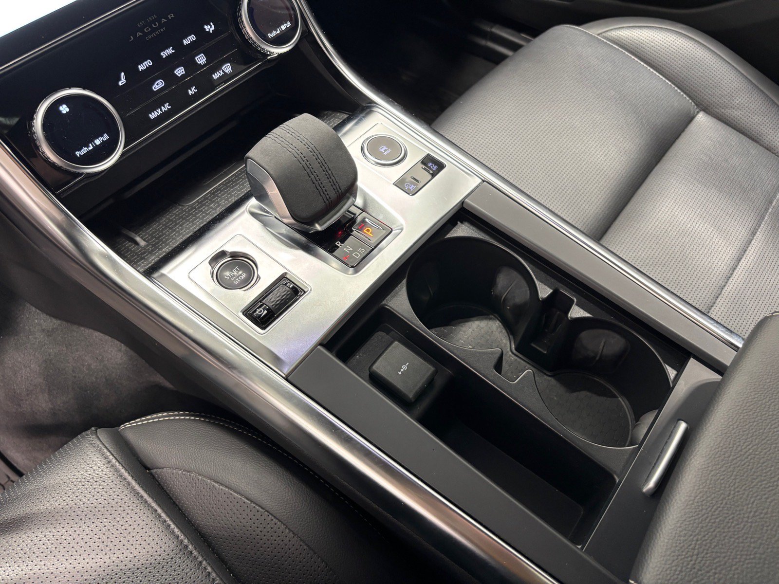 Used 2023 Jaguar XF R-Dynamic SE AWD/4WD image 13