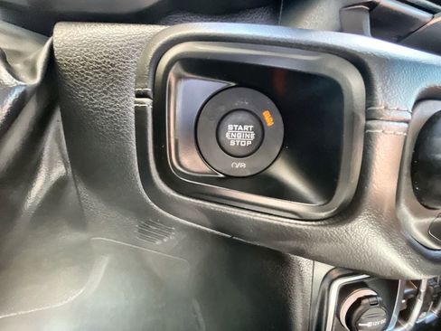 Used 2024 Jeep Wrangler Unlimited Rubicon w/ Convenience Group AWD/4WD image 16