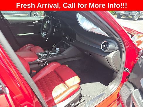 Used 2022 Alfa Romeo Giulia Veloce AWD/4WD image 16