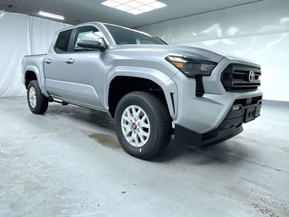 New 2025 Toyota Tacoma SR5