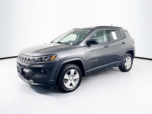 Used 2022 Jeep Compass Latitude AWD/4WD image 3