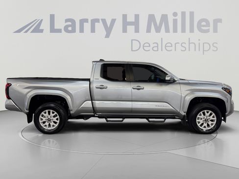 Certified 2026 Toyota Tacoma SR5 AWD/4WD image 6