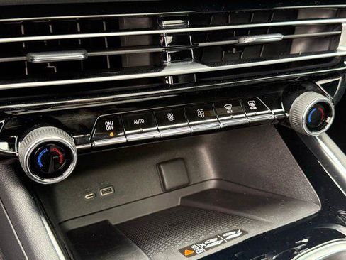 New 2026 Chevrolet Traverse LT FWD image 12