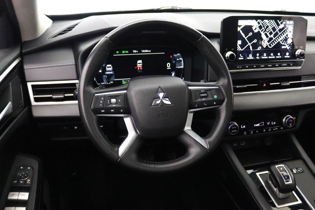 Used 2024 Mitsubishi Outlander SE AWD/4WD image 14