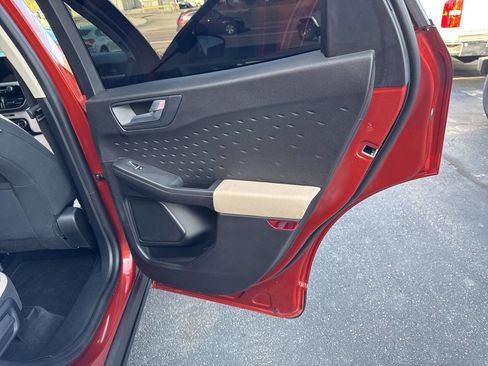 Used 2020 Ford Escape SE image 21