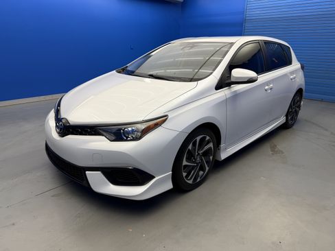 Used 2018 Toyota Corolla iM FWD image 4