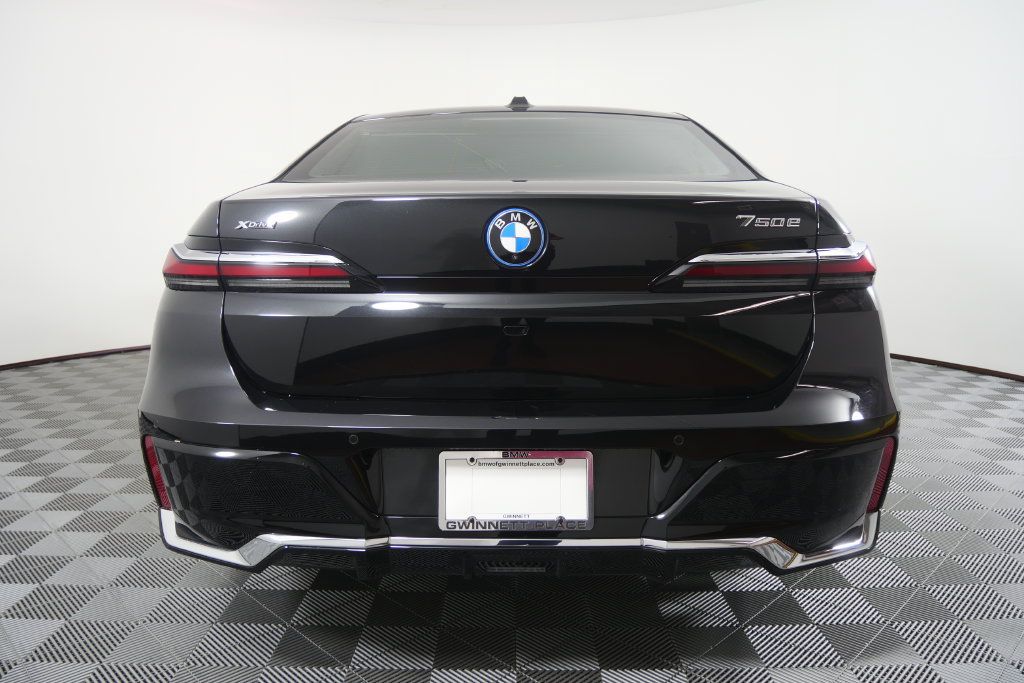 Used 2026 BMW 750e xDrive w/ Executive Package AWD/4WD image 5