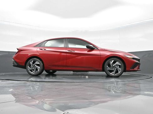 Certified 2025 Hyundai Elantra Sport image 37