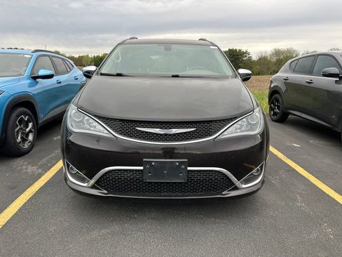 Used 2017 Chrysler Pacifica Limited w/ UConnect Theater Package FWD image 15
