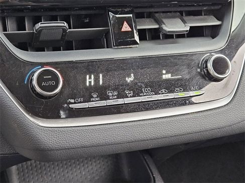 Used 2020 Toyota Corolla LE image 18