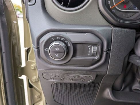 New 2025 Jeep Gladiator Mojave image 19