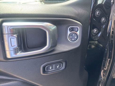 Used 2024 Jeep Gladiator Sport image 18