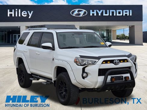 Used 2016 Toyota 4Runner SR5 AWD/4WD image 2