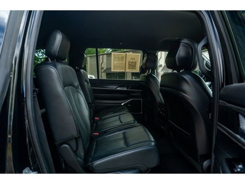 Used 2022 Jeep Wagoneer Series III AWD/4WD image 16